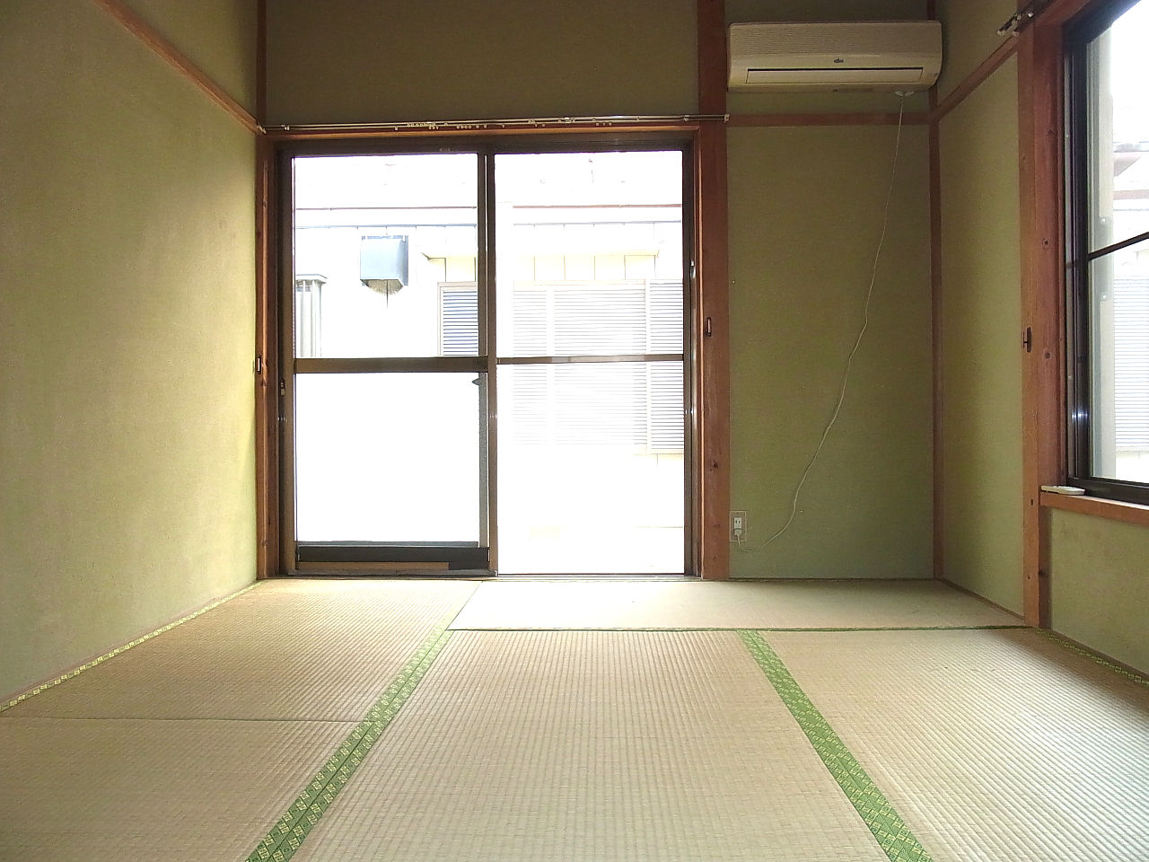Living and room.  ※ Repair charge borrowers burden per air-conditioned leaving products