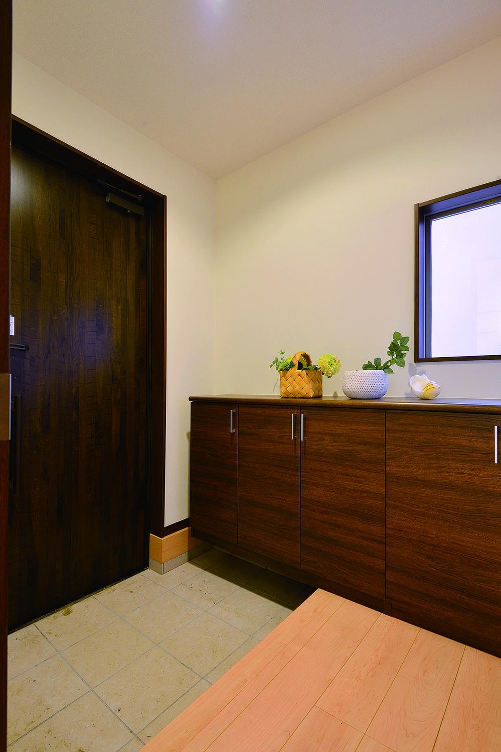 Other introspection. Entrance shoes Cloak of standard equipment / Building 3 (October 2013) Shooting