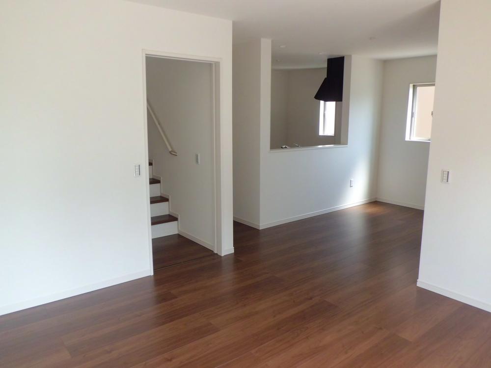 Living.  [living] But is living stairs, I thought the air conditioning of the thermal efficiency, Has earned the door in front of the stairs (September 2013 shooting)