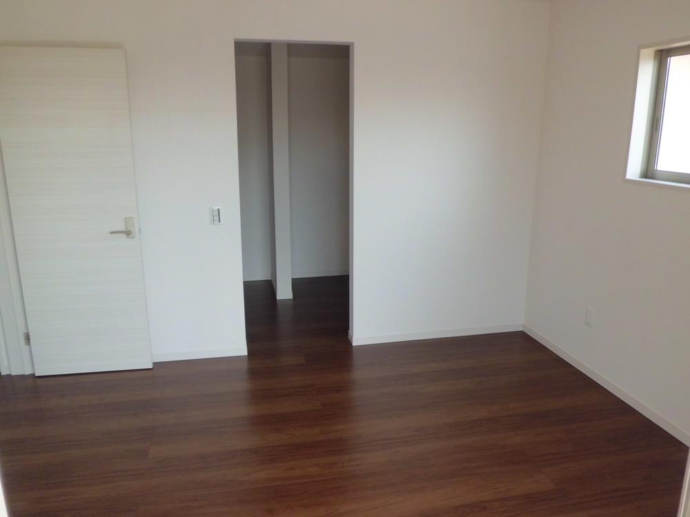 Non-living room. Papa is the main bedroom ・ We have prepared a mom of each storage (September 2013) Shooting