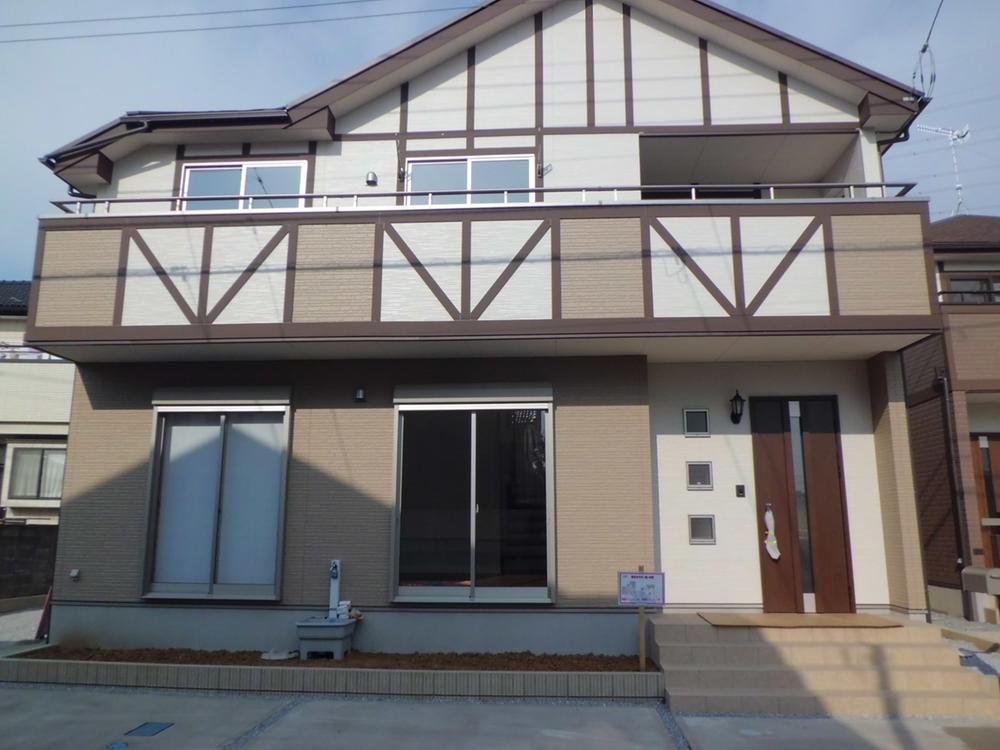 Local appearance photo.  [appearance] Local fade with no traditional style style of the exterior design (October 2013) Shooting