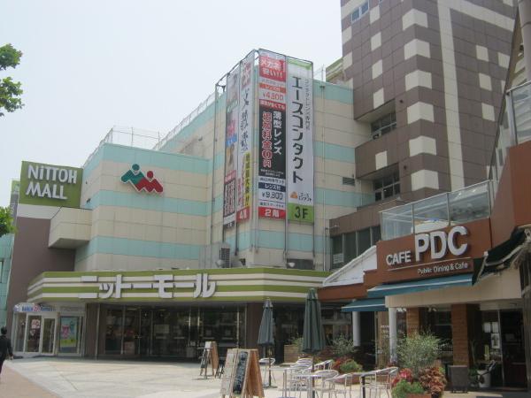 Shopping centre. 300m to knit Mall (shopping center)