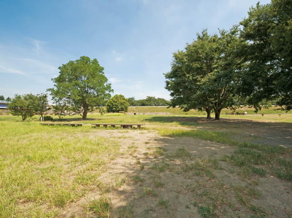 Surrounding environment. Kumagai city hall Arakawa green space (about 1700m / 22 minutes walk)