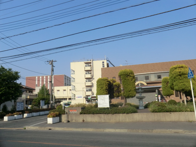 Hospital. 1400m to the General Hospital (Hospital)
