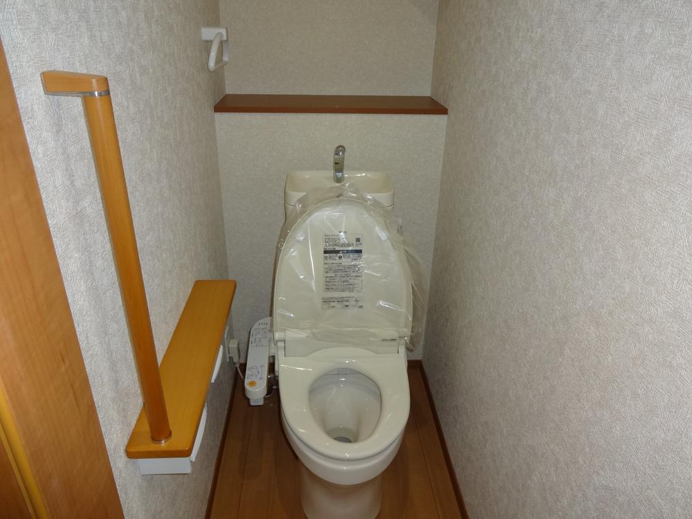 Toilet. Indoor (11 May 2013) Shooting