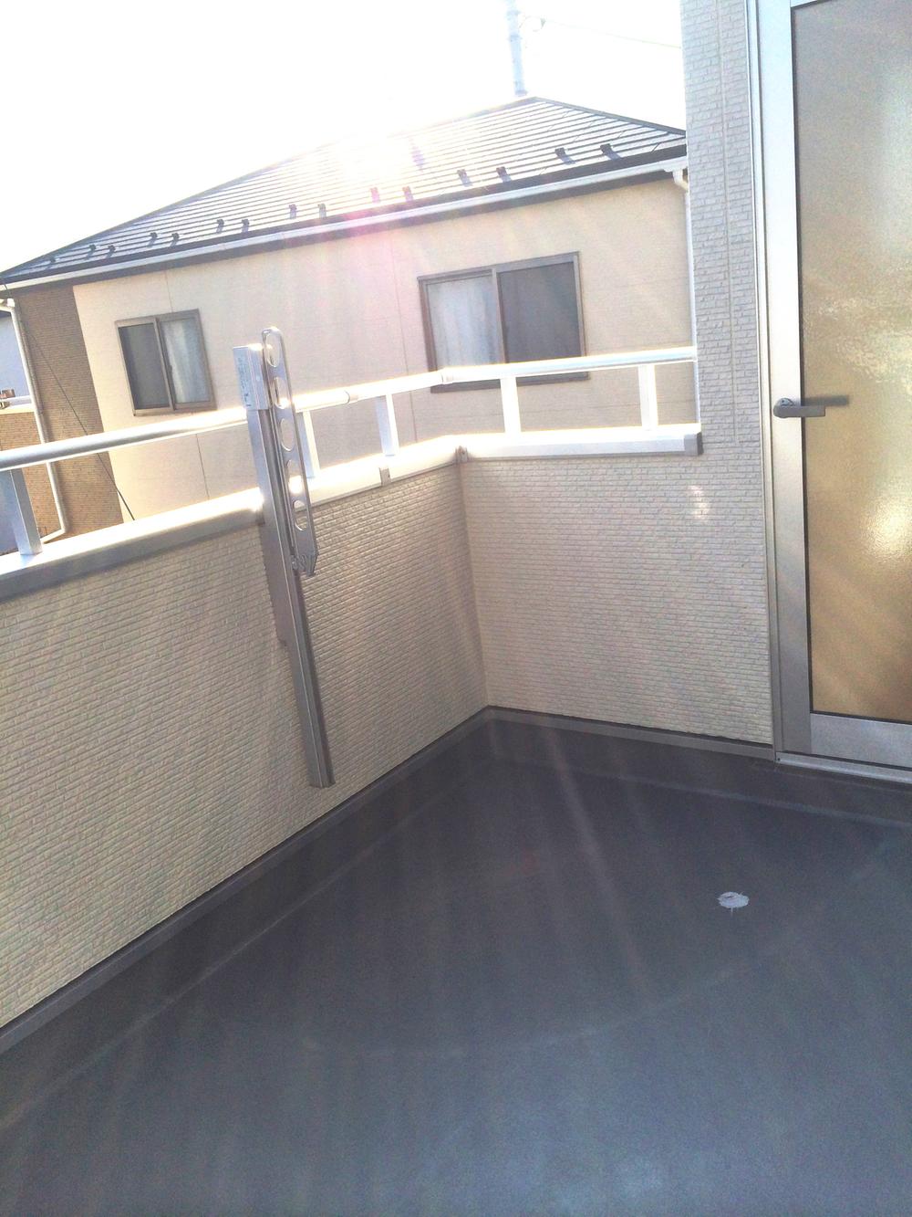 Balcony.  [1 Building] In the spacious sky balcony, Or Jose summarizes the futon and laundry, Such as enjoy gardening, You can spend a good moment comfortable under the blue sky. (November 2013) Shooting