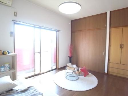 Living and room. model room * Furniture is not attached