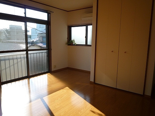 Living and room. Western-style 6 Pledge Window side