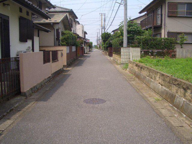 Local photos, including front road. Local (12 May 2013) Shooting