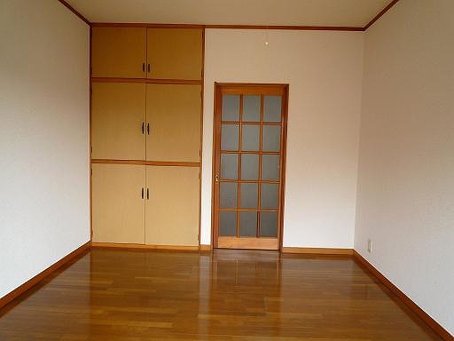 Living and room. Flooring of Western-style