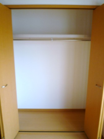 Receipt. There is a closet in each room