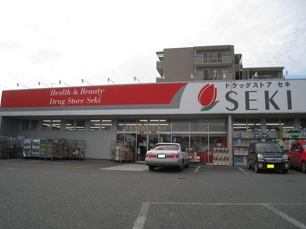 Drug store. Drugstore cough Himemiya to the store 240m