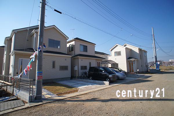 Local photos, including front road. 12 / 2 shooting