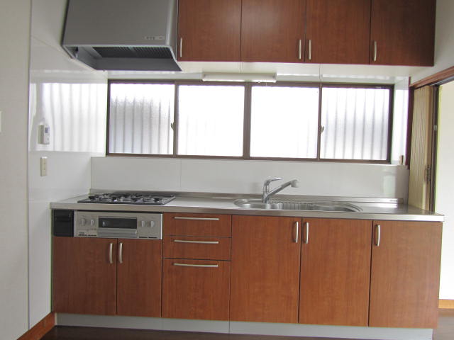 Kitchen. Spacious kitchen! 