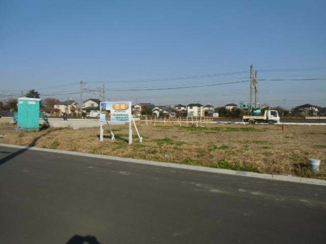 Local photos, including front road. Local (12 May 2013) Shooting