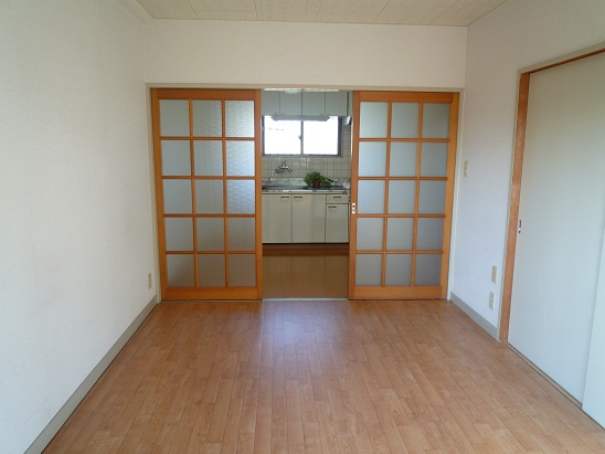 Living and room. Western-style 6 Pledge