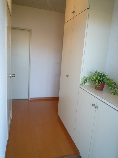 Entrance. Entrance also contained plenty of