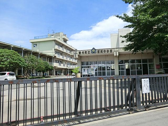 Junior high school. Miyashiro Municipal Hyakken until junior high school 850m