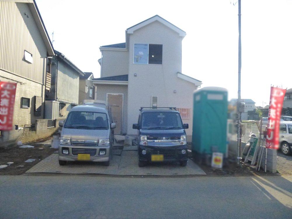 Local photos, including front road. Local (12 May 2013) Shooting