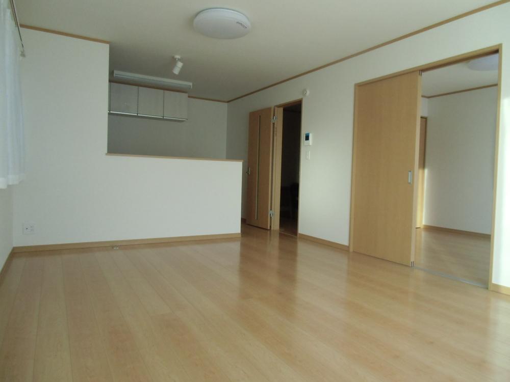 Same specifications photos (living). Example of construction. LDK15 quires more