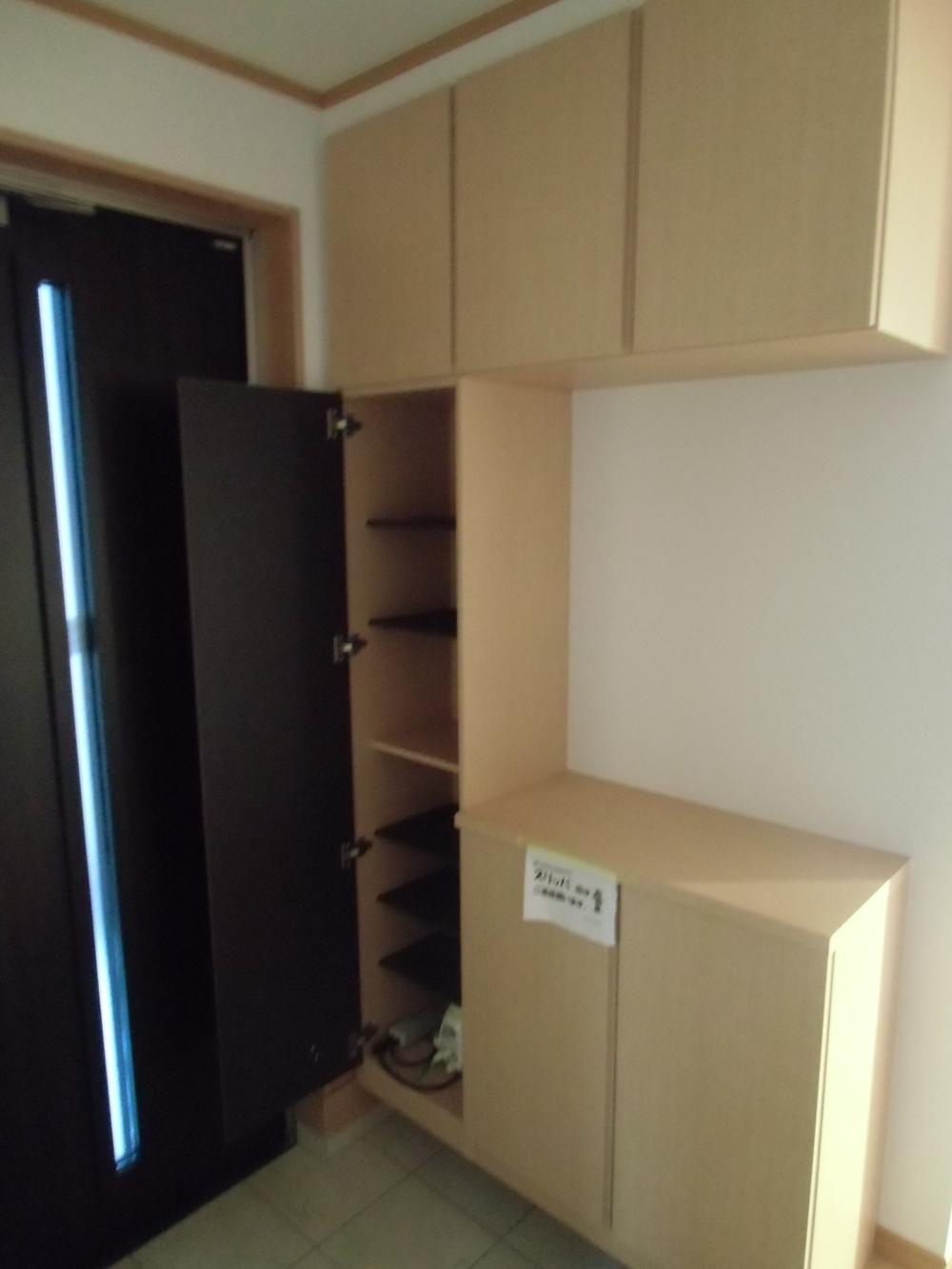 Receipt. Example of construction. Shoe closet that can be stored securely. 