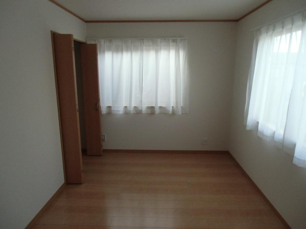 Same specifications photos (Other introspection). Example of construction. All rooms are two-sided lighting. 