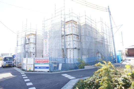 Local photos, including front road. Local Photos