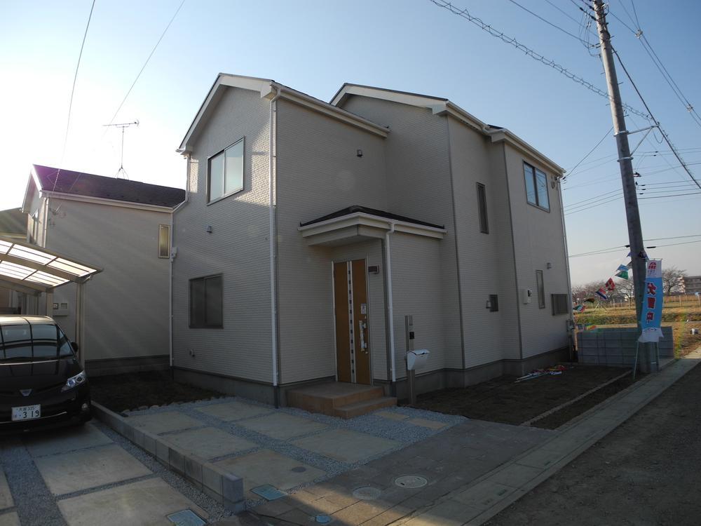 Local appearance photo. Local (12 May 2013) Shooting