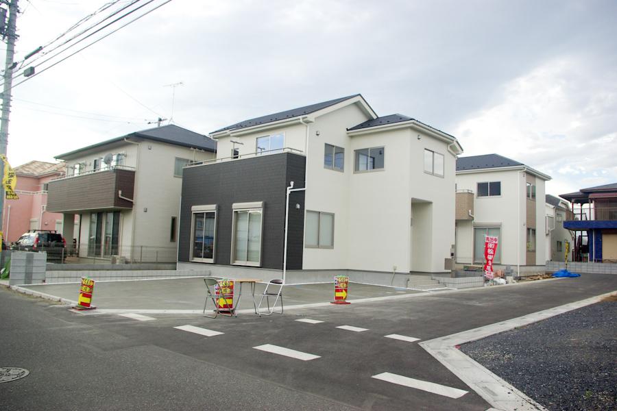 Local photos, including front road. Local (11 May 2013) Shooting