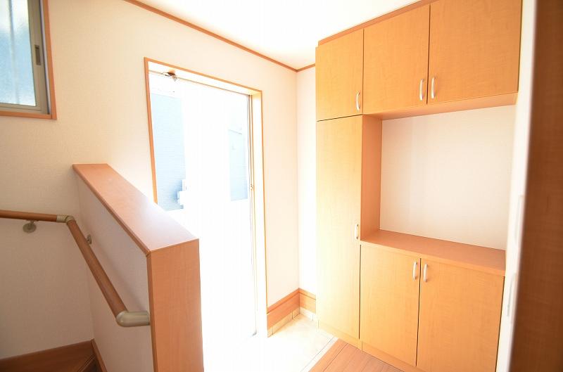 Entrance. Entrance with a storage capacity