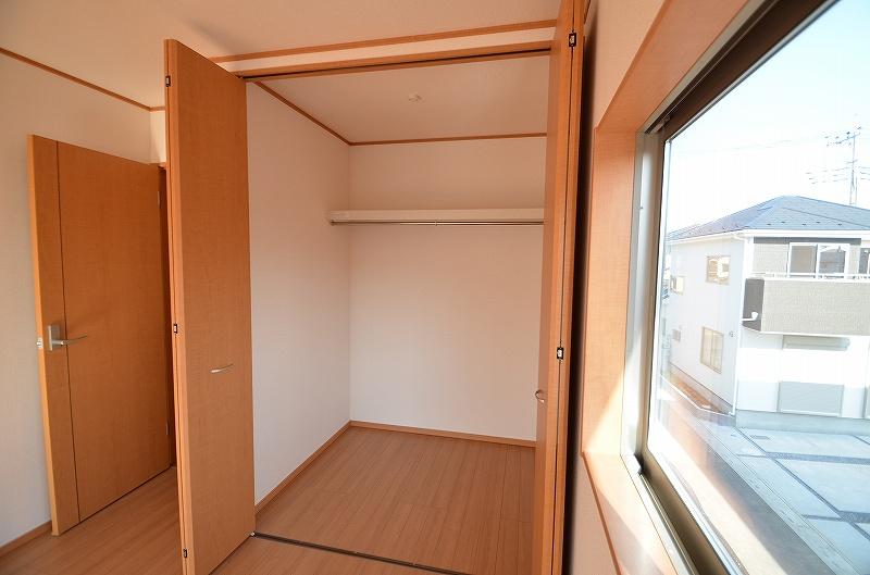 Receipt. Building 2 walk-in closet