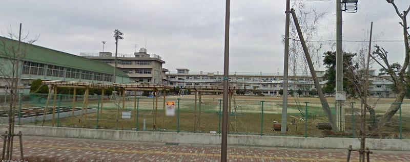 Junior high school. 1400m to North Junior High School