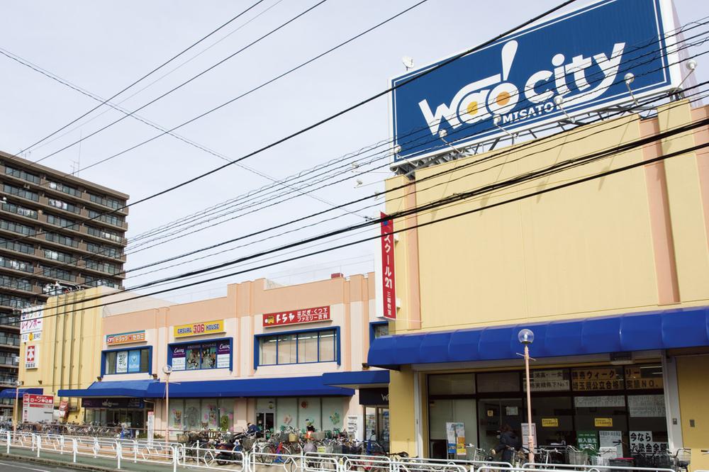 Other Environmental Photo. 940m Food Square Kasumi and a variety of tenants until Waoshiti Misato has been visiting. Large-scale commercial facilities are in walking distance, It is livable living environment is well-equipped. 