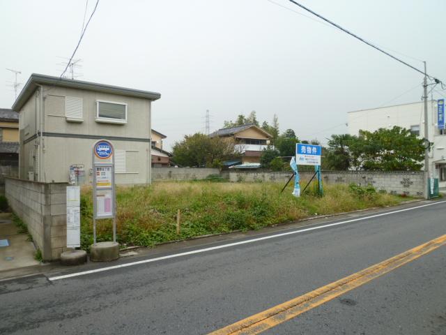 Local photos, including front road. Local (11 May 2013) Shooting