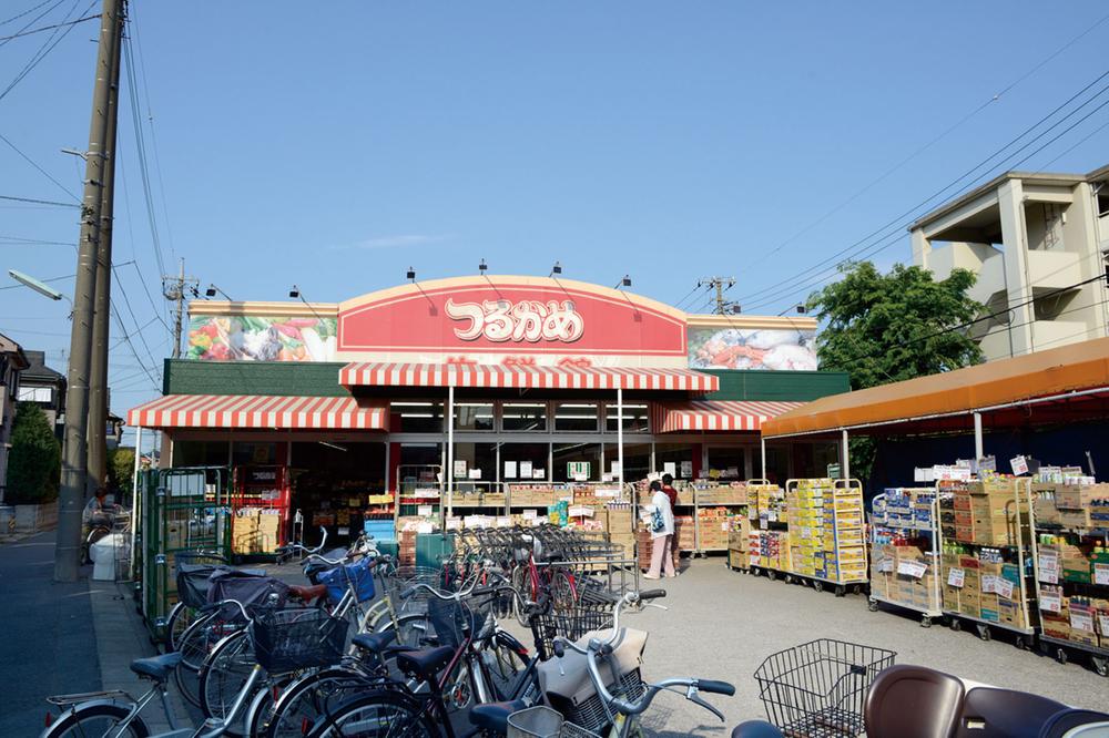 Shopping centre. Tsurukame land Is open until late in the 1000m a day, seven days a week until the Togane-cho shop, Convenient for shopping after work.  [business hours] (Month ~ Sat) 9:30 ~ 22:00 (Sundays at 9 ~ )