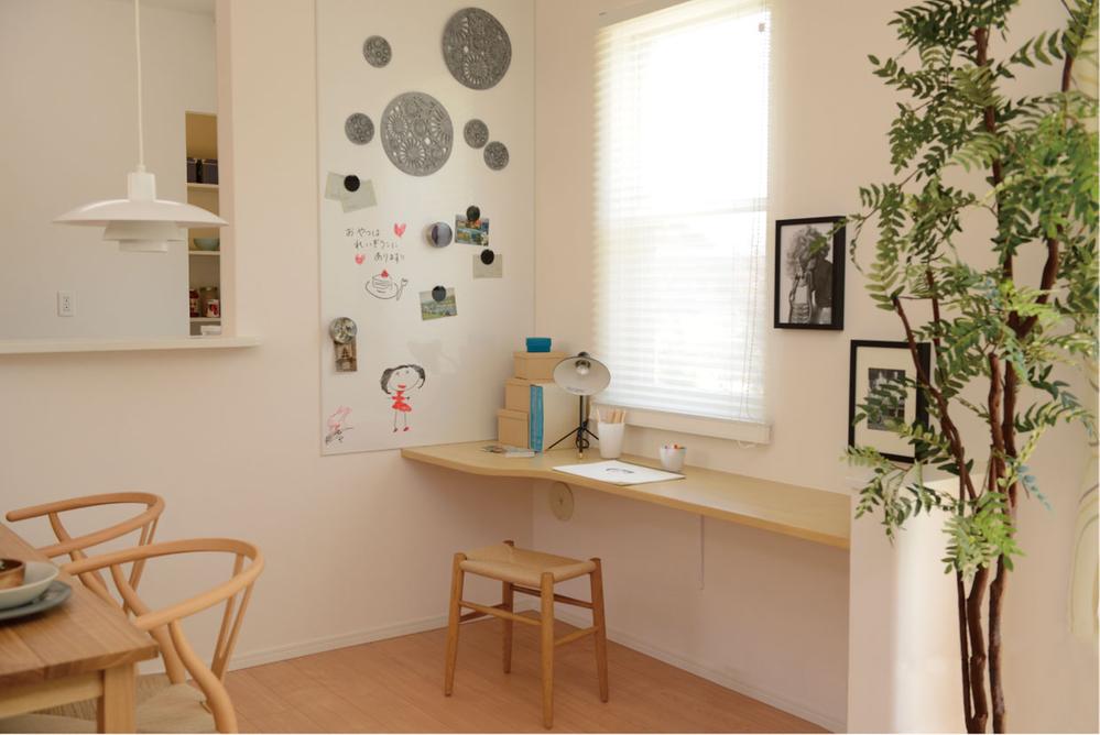 Same specifications photos (living).  ◆ Study counter ◆ 