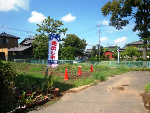 Local photos, including front road. Local (10 May 2013) Shooting