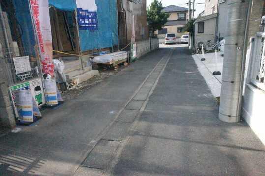 Local photos, including front road. Frontal road