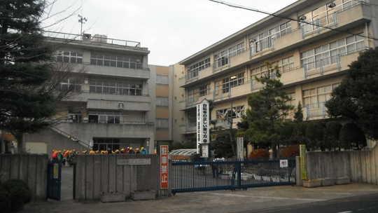 Other local. Maetani elementary school 5 minutes walk (about 380m)