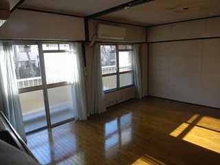 Living and room. Air Conditioning (leaving)