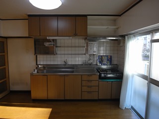 Kitchen. City gas! Water heater Yes, Gas Taiyu (leaving)