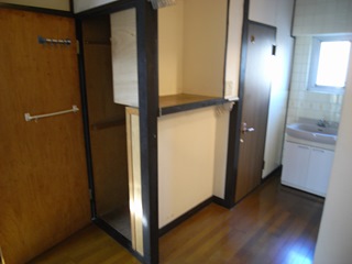 Washroom. Madoyu on the washstand