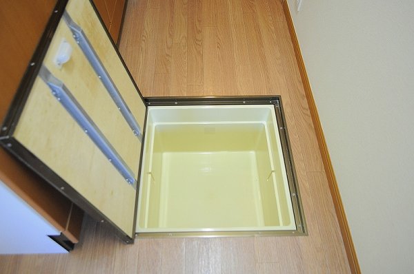 Receipt. Underfloor Storage