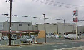 Convenience store. 850m to Seven-Eleven (convenience store)