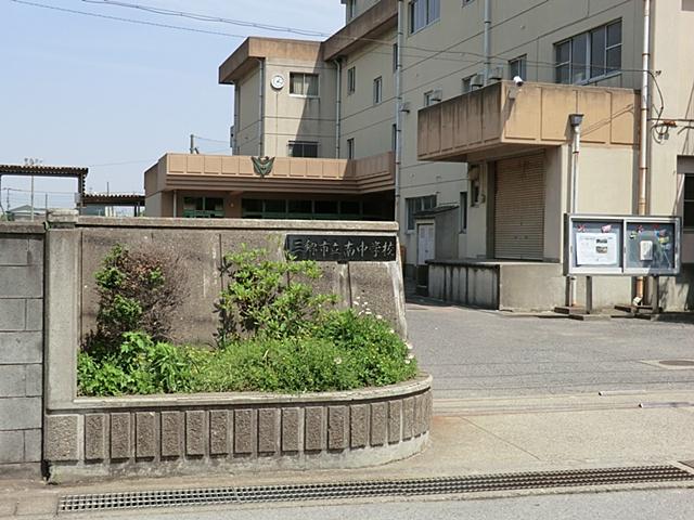 Junior high school. Misato City Minami until junior high school 1300m