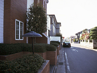 Building appearance. Living environment favorable