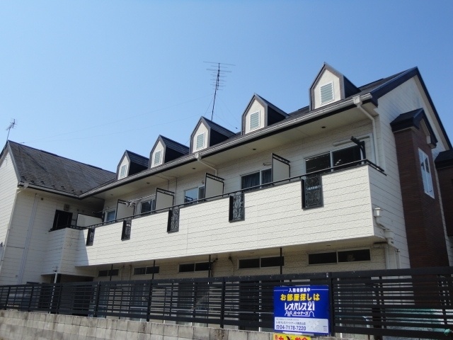 Building appearance. Situated in a quiet, residential area