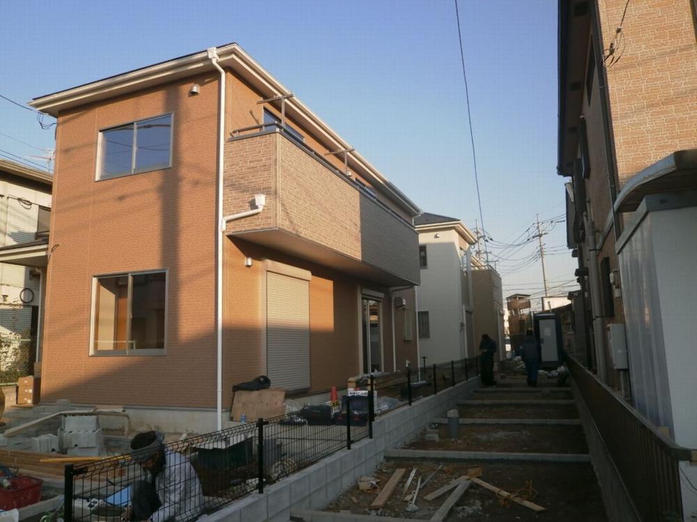 Local appearance photo. Local (12 May 2013) Shooting