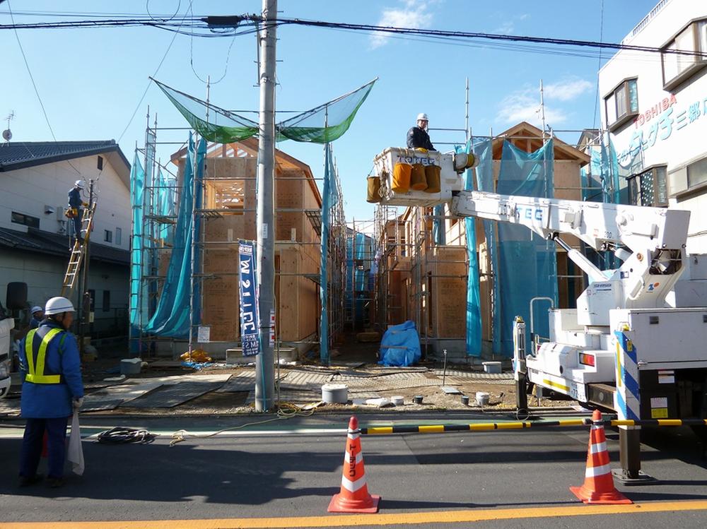 Local photos, including front road. Local (11 May 2013) Shooting