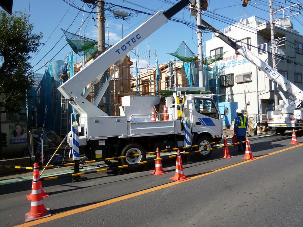 Local photos, including front road. Local (11 May 2013) Shooting